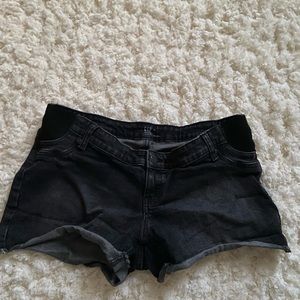 Gap maternity shorts black